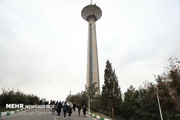 برج میلاد امشب در حمایت از بیماران مبتلا به ایدز قرمز می‌شود