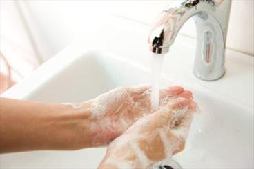 استفاده از دستکش، ضرورت شستن دست‌ها را برطرف نمی‌کند